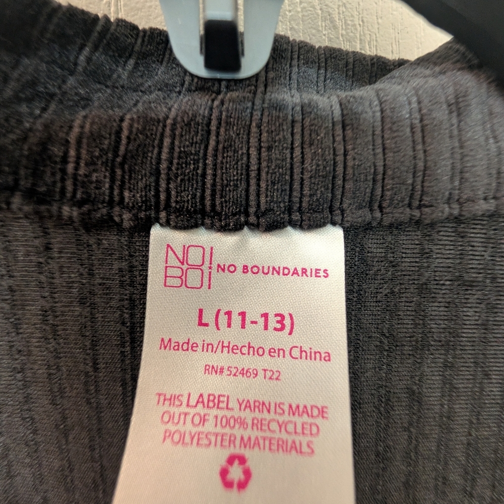 NWOT No Boundaries Black Ribbed Brushed Corduroy Button-Up Shirt with Pocket - Picture 4 of 10